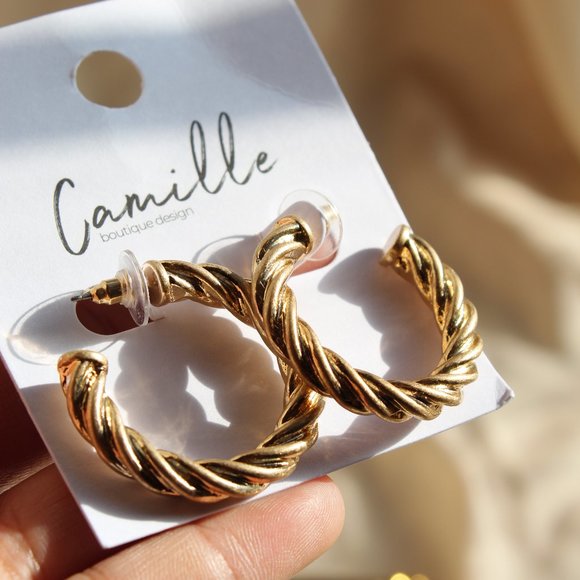 Jewelry - 🆕️Golden Hour Collection// Twist Gold Hoop Earring